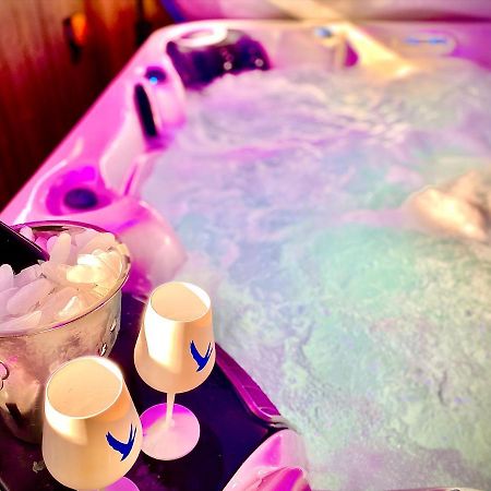 Beautiful Hot Tub Suite In Lytham St Annes Esterno foto