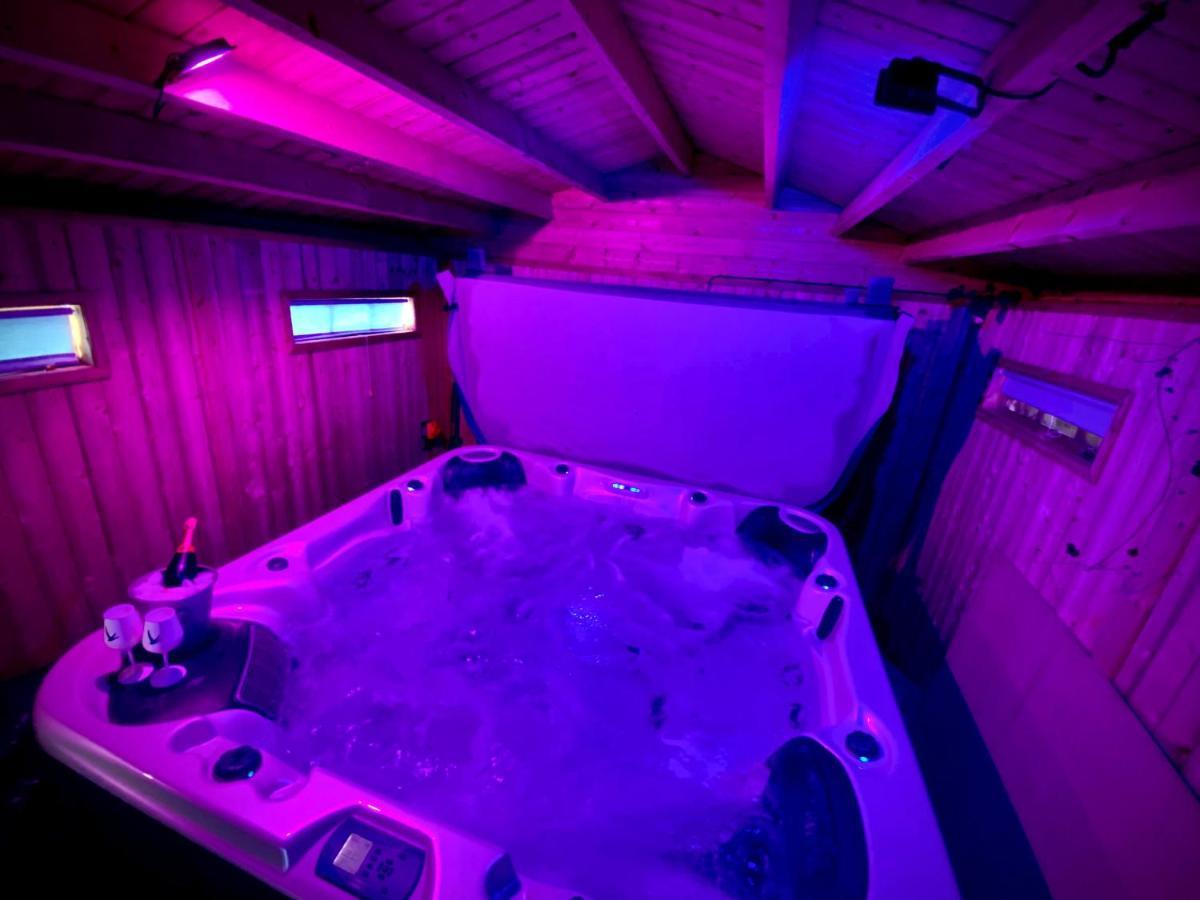 Beautiful Hot Tub Suite In Lytham St Annes Esterno foto