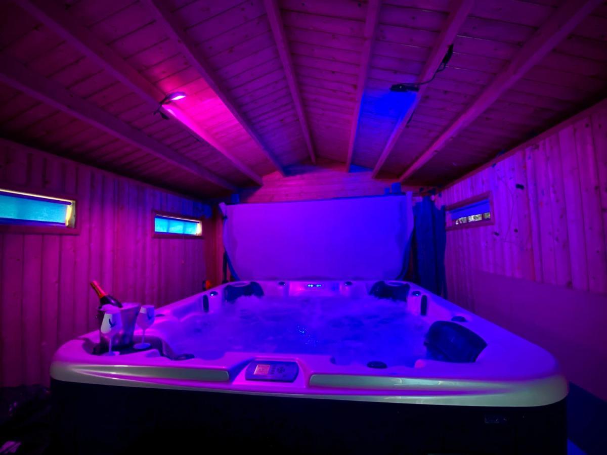 Beautiful Hot Tub Suite In Lytham St Annes Esterno foto