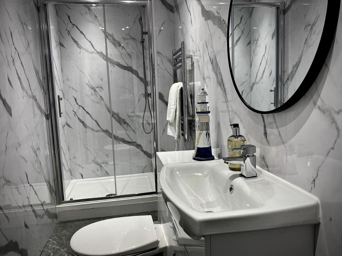 Beautiful Hot Tub Suite In Lytham St Annes Esterno foto