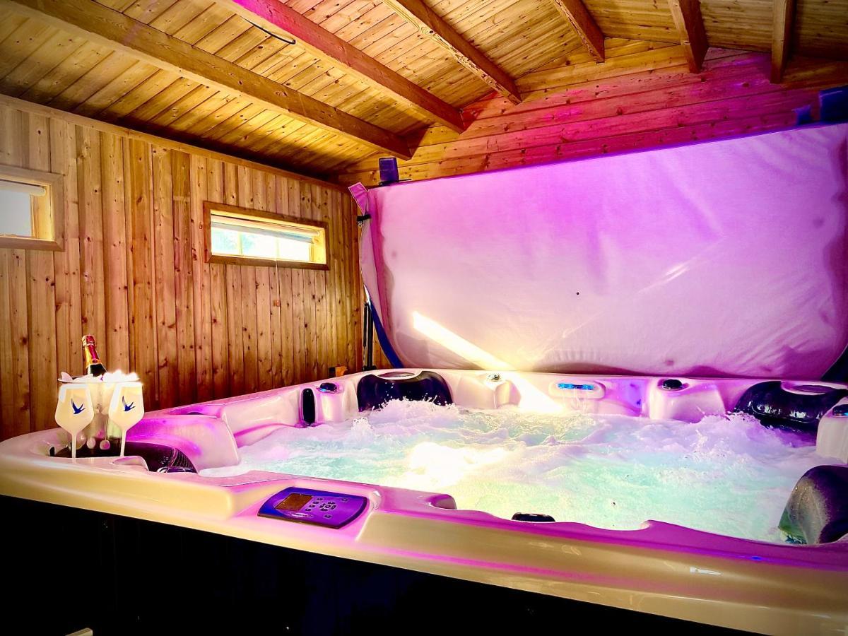 Beautiful Hot Tub Suite In Lytham St Annes Esterno foto